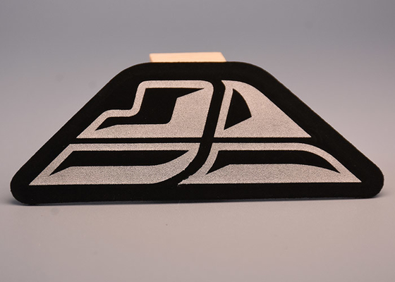 Wytłaczane odblaskowe logo z mikrofibry Etykiety termotransferowe do odzieży