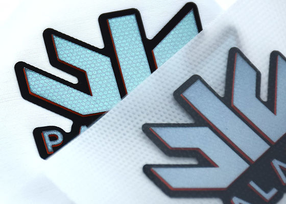 Świetliste gumowe naszywki odzieżowe Silikonowa etykieta termoprzewodząca 3D do kombinezonu narciarskiego