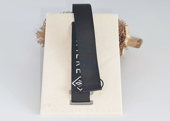 Niestandardowe wytłoczone logo marki Zawieszki Papier z recyklingu na odzież