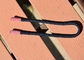 Długi sznurek poliestrowy o długości 31 cm z niestandardowymi zakończeniami dziewiarskimi