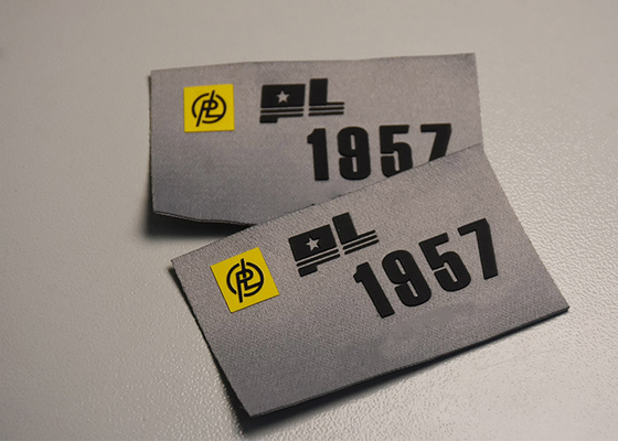 Odnawialne tkane naszywki z nadrukowanymi etykietami z wypukłym silikonowym logo na odzież