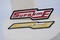 Niestandardowe patchy i emblematy szkolne