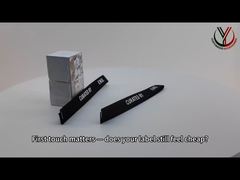 Odzież wykorzystuje poliestrowe taśmy parciane z nadrukowanym białym silikonowym logo