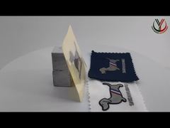 Zobacz dlaczego warto wybrać dwukolorowe etykiety termotransferowe TPU z wytłoczonym logo do odzieży