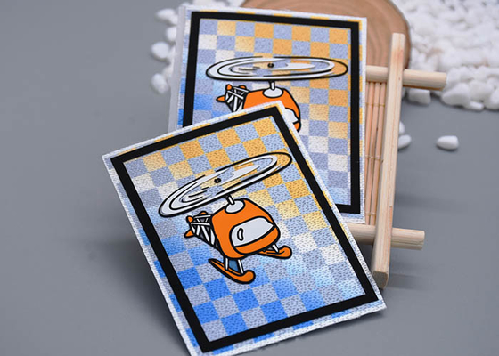 Poziome naszywki z sitodruku z ekologicznym silikonowym logo