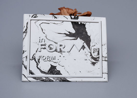 Etykiety termotransferowe z wytłoczonym logo TPU dostosowane do odzieży